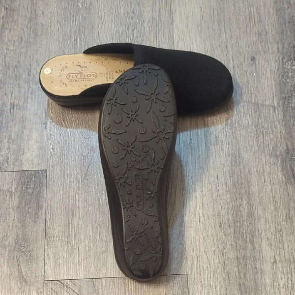 Black Slip-On Mesh Men's Shoes - Picture 7 of 8